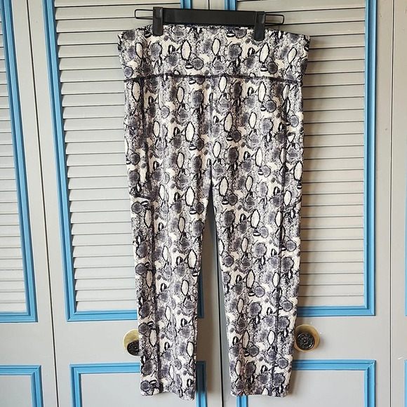 Cali Black & White Work Out Pants - Picture 2 of 11